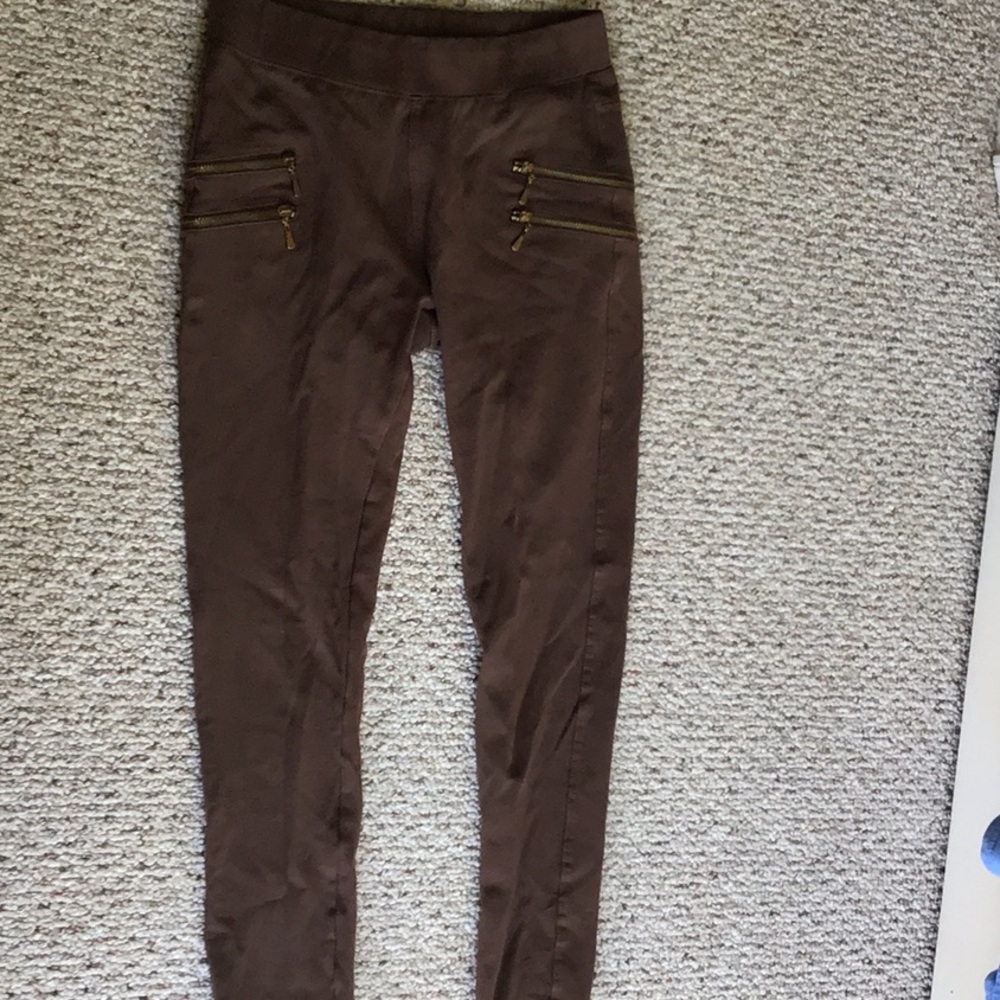 Cotton/elastic zipper pants.